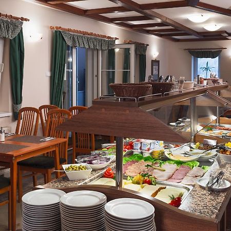 Honti Panzio Hotel Visegrad Bagian luar foto