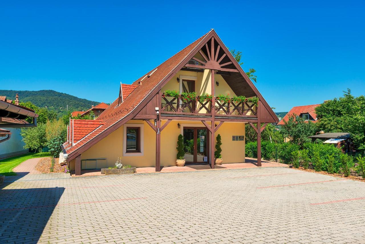 Honti Panzio Hotel Visegrad Bagian luar foto
