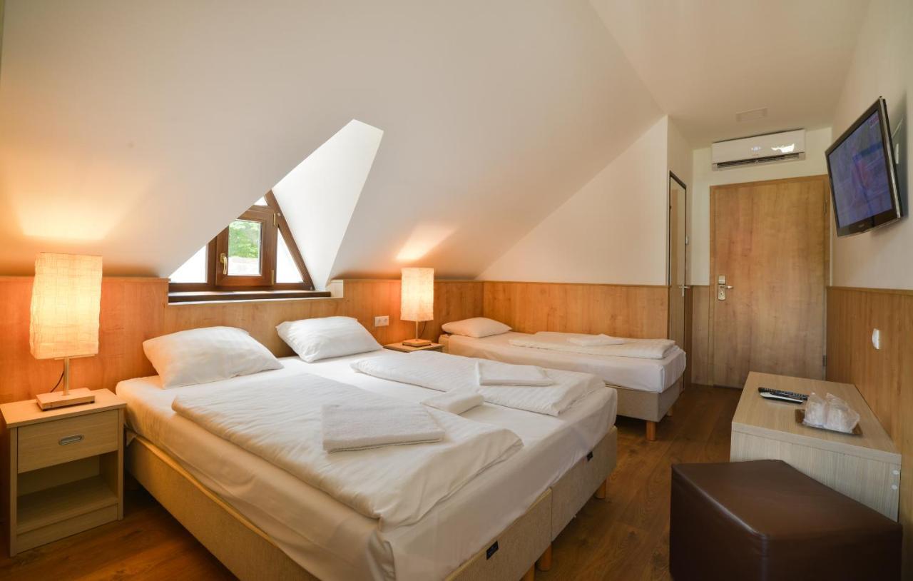 Honti Panzio Hotel Visegrad Bagian luar foto