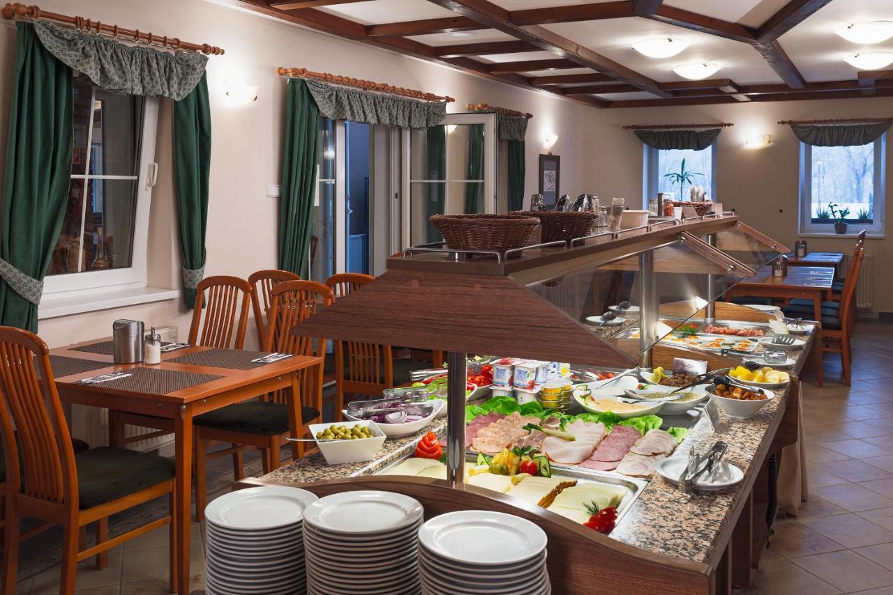 Honti Panzio Hotel Visegrad Bagian luar foto