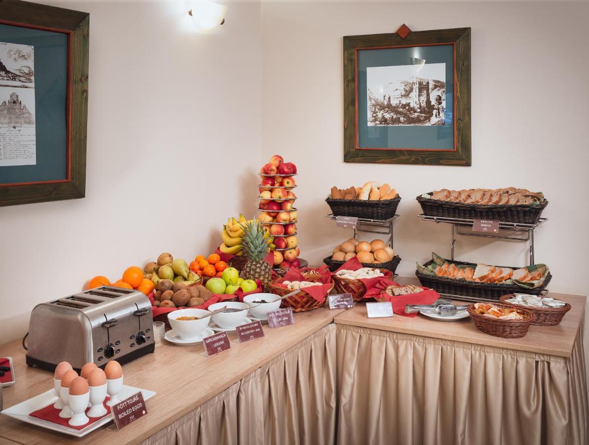 Honti Panzio Hotel Visegrad Bagian luar foto